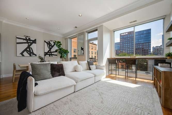 16 N Carpenter Street 4N