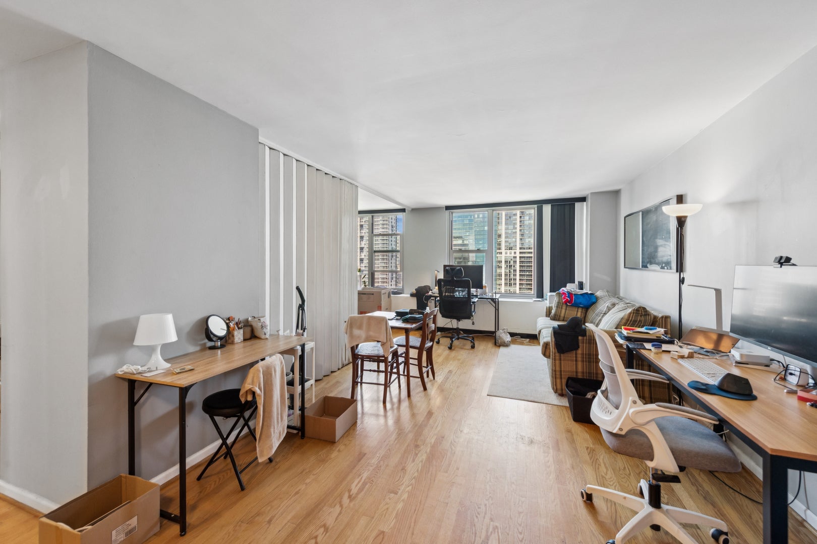 400 E RANDOLPH Street 3516