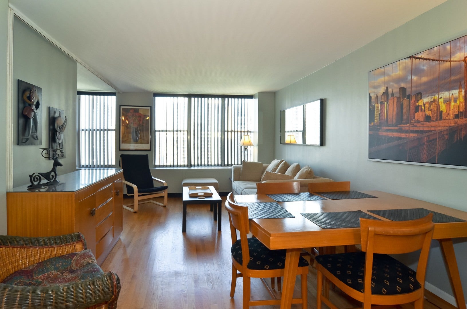 400 E RANDOLPH Street 3516