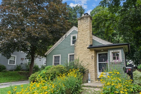 Photo of 822 N Madison Street, Woodstock, IL 60098 (MLS # 12747638)