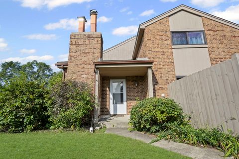 150 Potawatomi Trail B Lake Zurich IL 60047