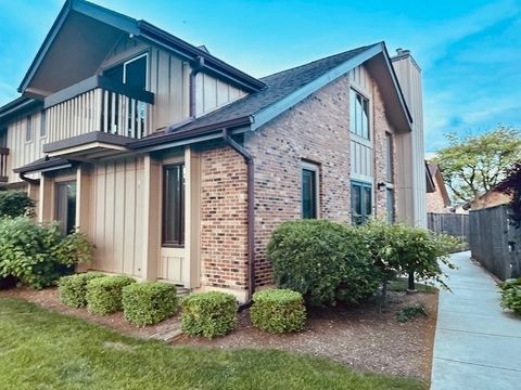 Photo of 12 Kent Court, Willowbrook, IL 60527 (MLS # 12686679)