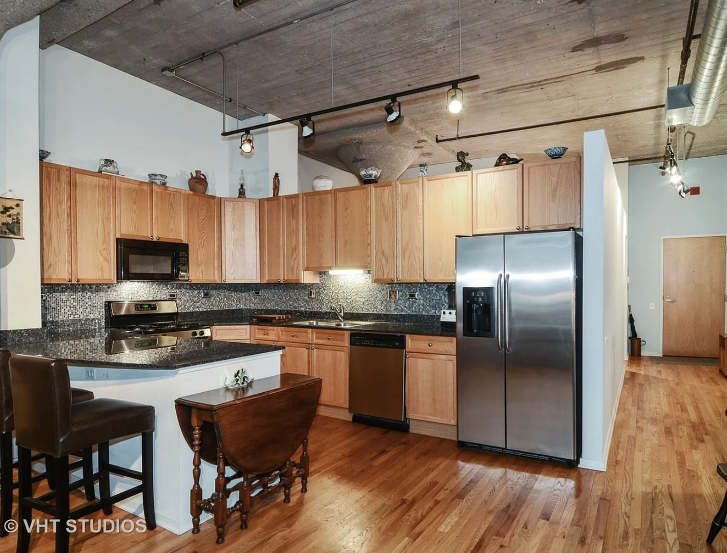 900 N Kingsbury Street 851