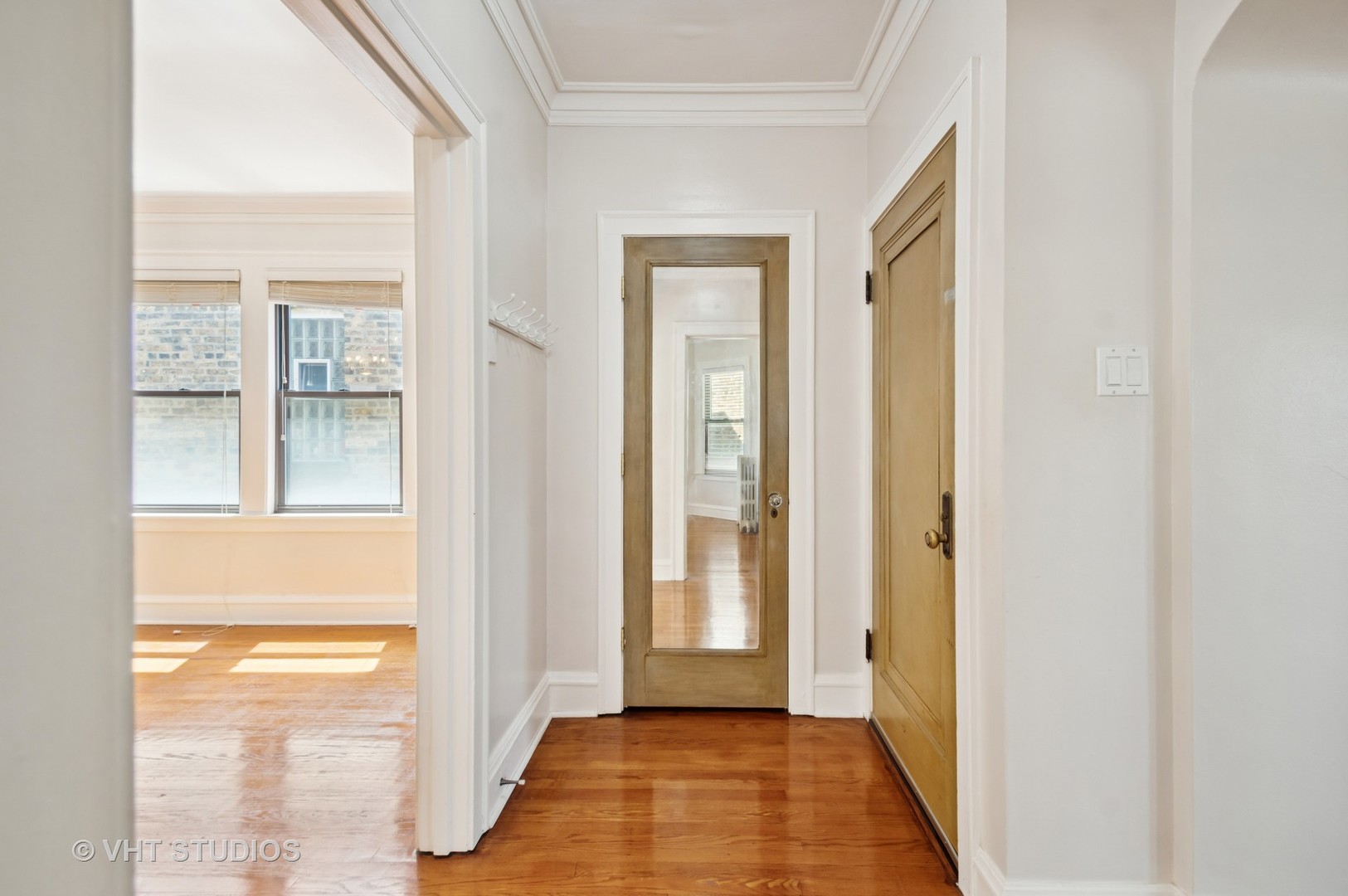 5813 N Rockwell