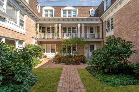 2135 Central Street 3W Evanston IL 60201