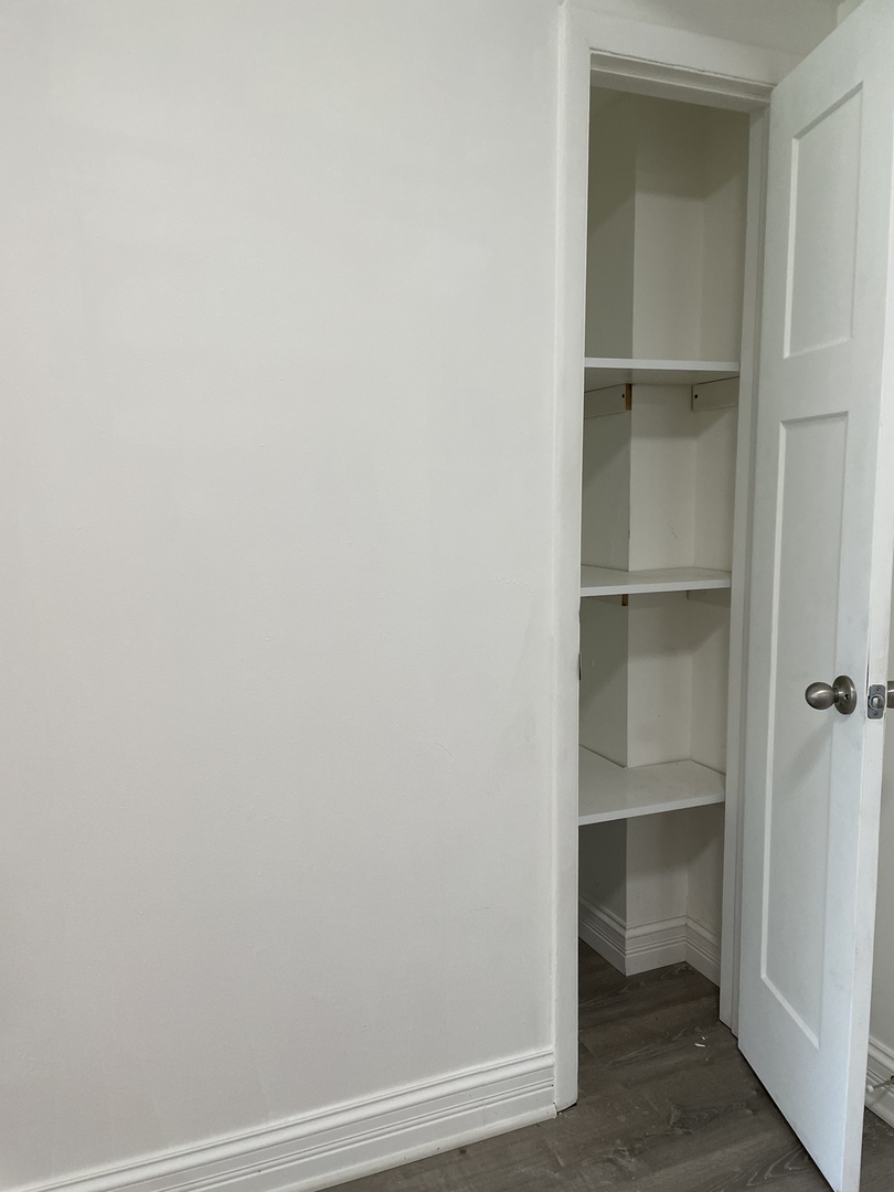 16W525 Mockingbird Lane 102