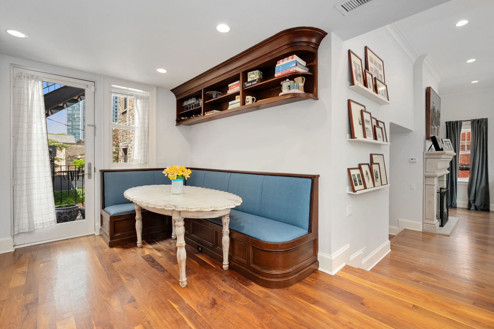 Chicago, Illinois 60614, United States, 4 Bedrooms Bedrooms, ,3 BathroomsBathrooms,Residential,Active,230721