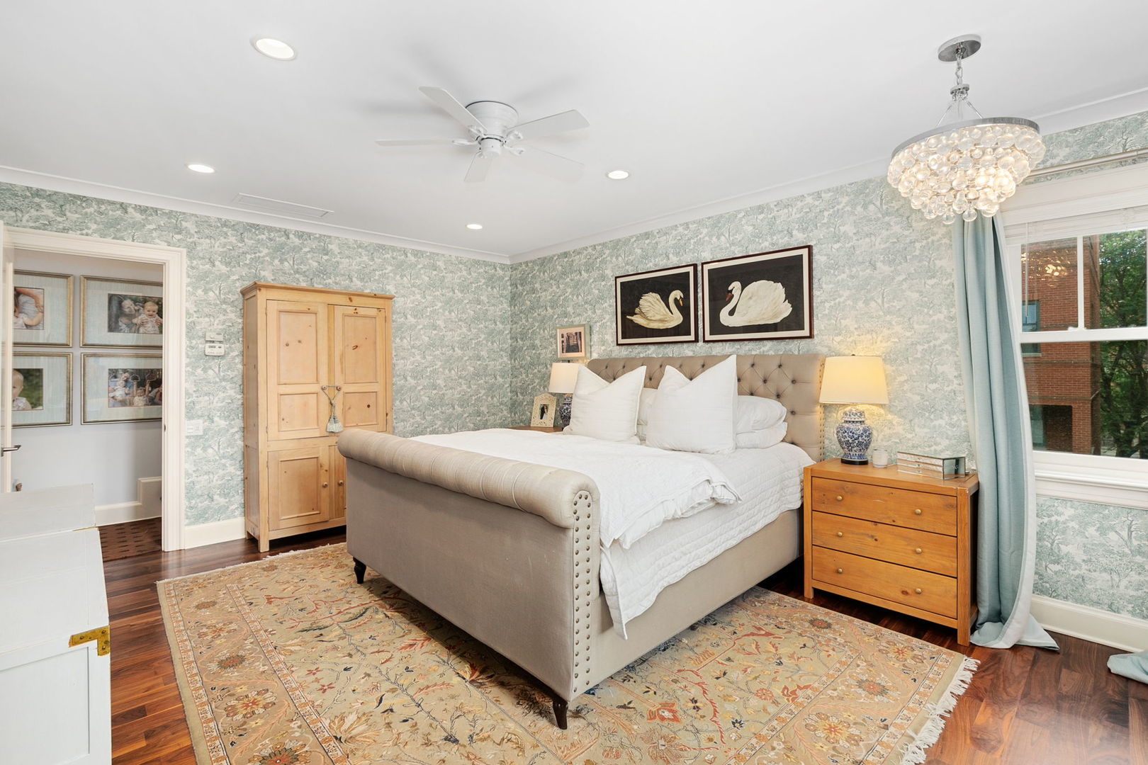 Chicago, Illinois 60614, United States, 4 Bedrooms Bedrooms, ,3 BathroomsBathrooms,Residential,Active,230721