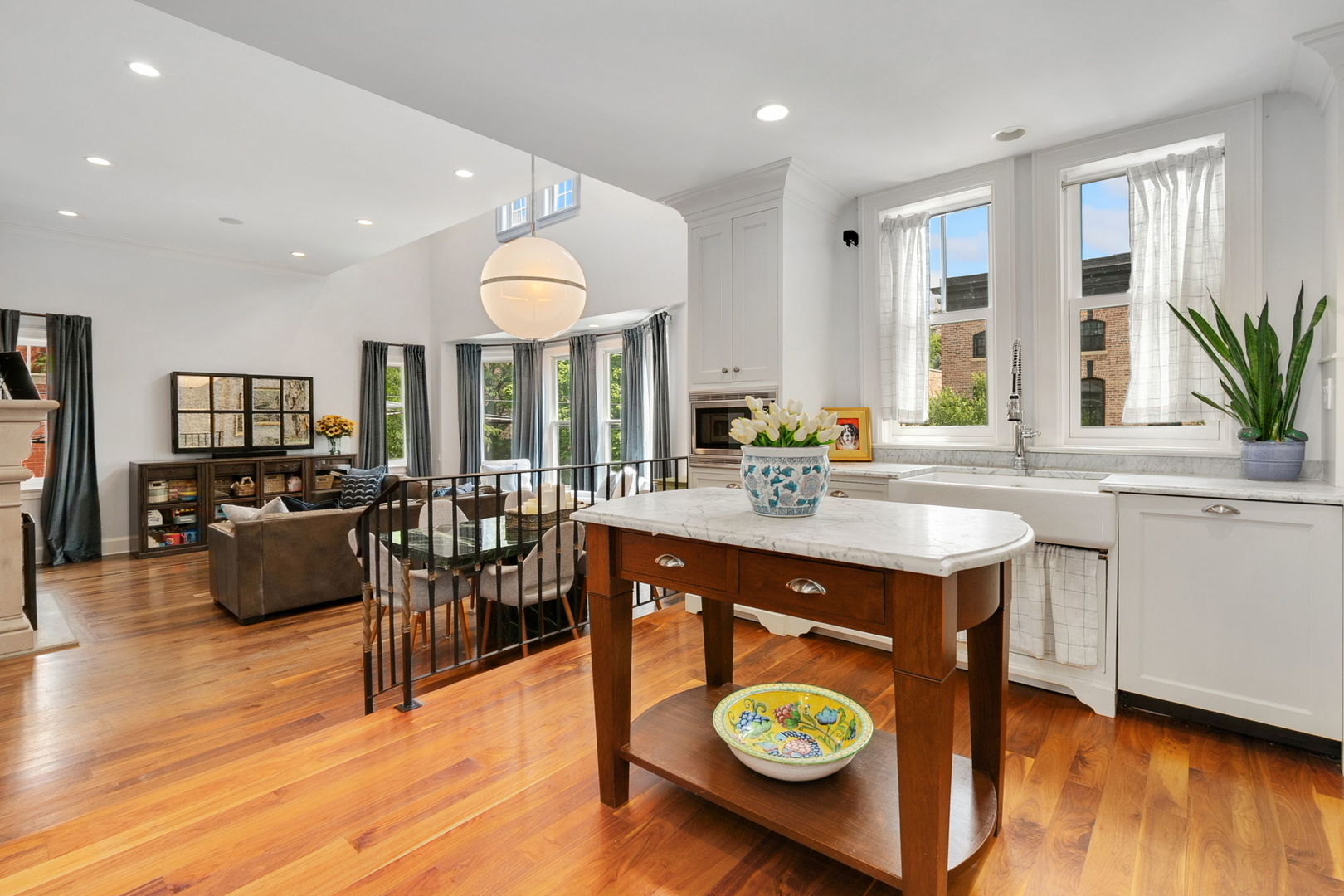 Chicago, Illinois 60614, United States, 4 Bedrooms Bedrooms, ,3 BathroomsBathrooms,Residential,Active,230721