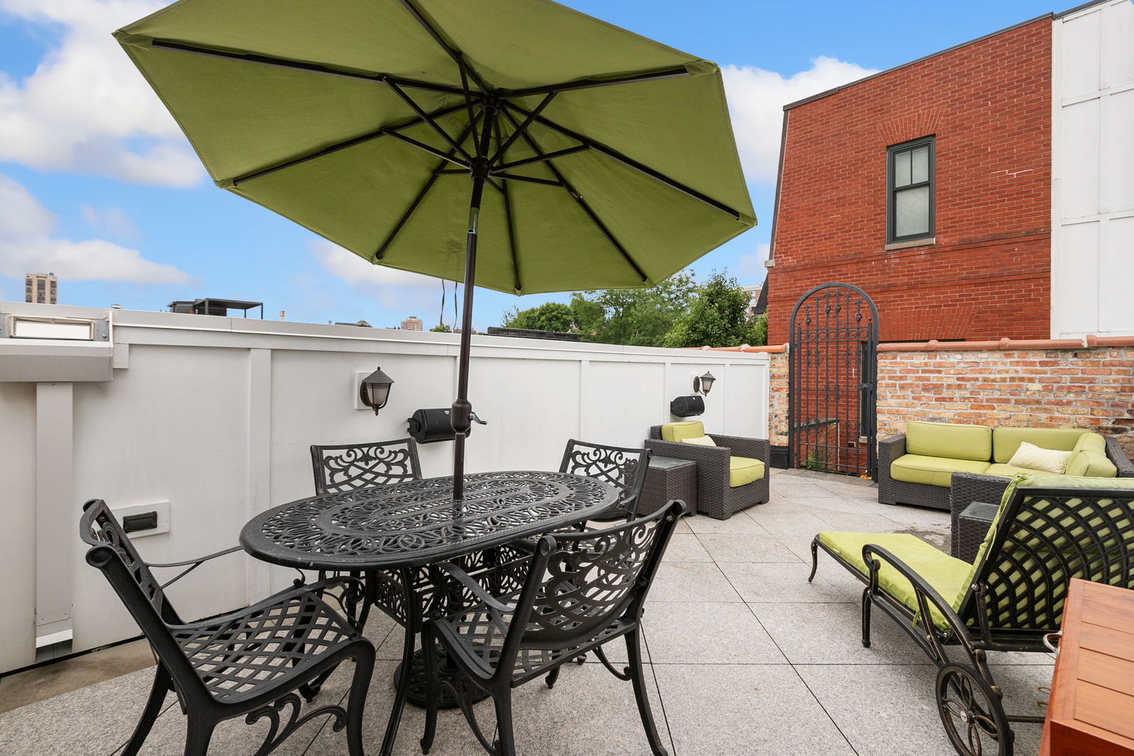 Chicago, Illinois 60614, United States, 4 Bedrooms Bedrooms, ,3 BathroomsBathrooms,Residential,Active,230721