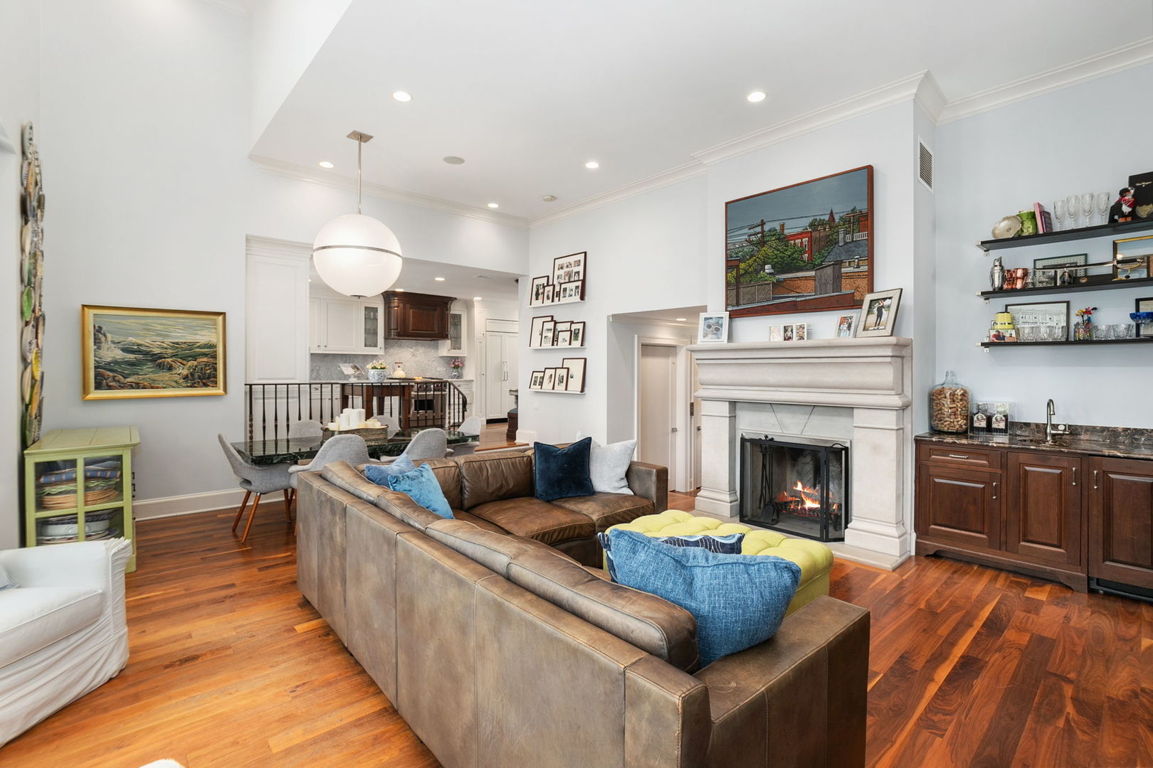 Chicago, Illinois 60614, United States, 4 Bedrooms Bedrooms, ,3 BathroomsBathrooms,Residential,Active,230721