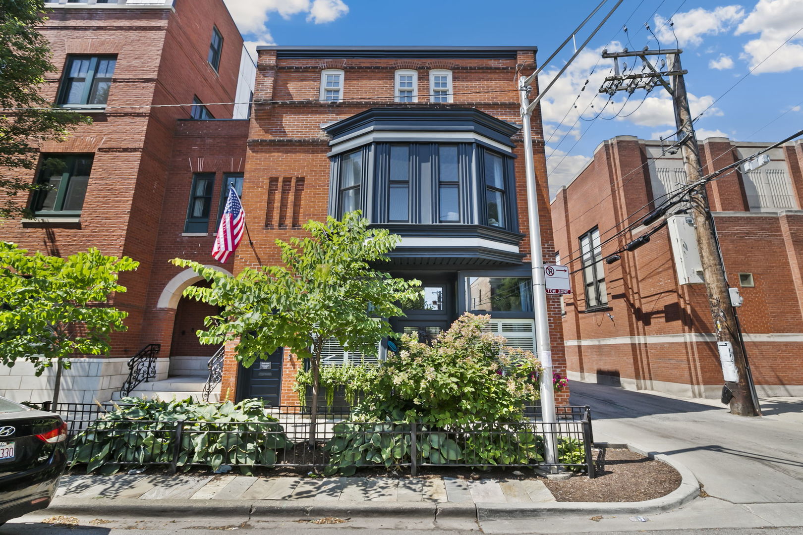 Chicago, Illinois 60614, United States, 4 Bedrooms Bedrooms, ,3 BathroomsBathrooms,Residential,Active,230721