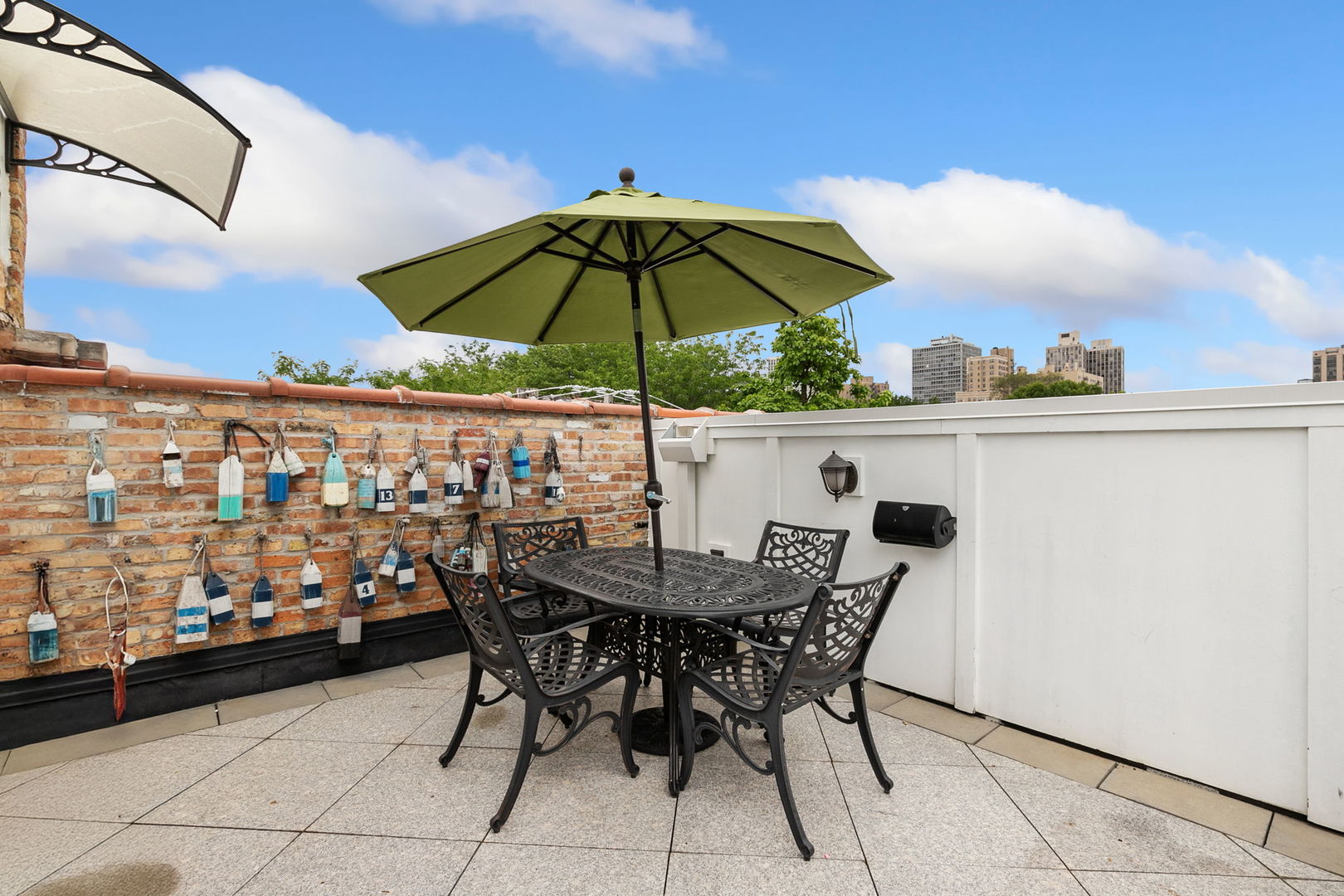 Chicago, Illinois 60614, United States, 4 Bedrooms Bedrooms, ,3 BathroomsBathrooms,Residential,Active,230721