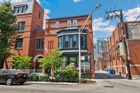 Tiny photo for 2312 N Geneva Terrace, Chicago, IL 60614 (MLS # 12494602)