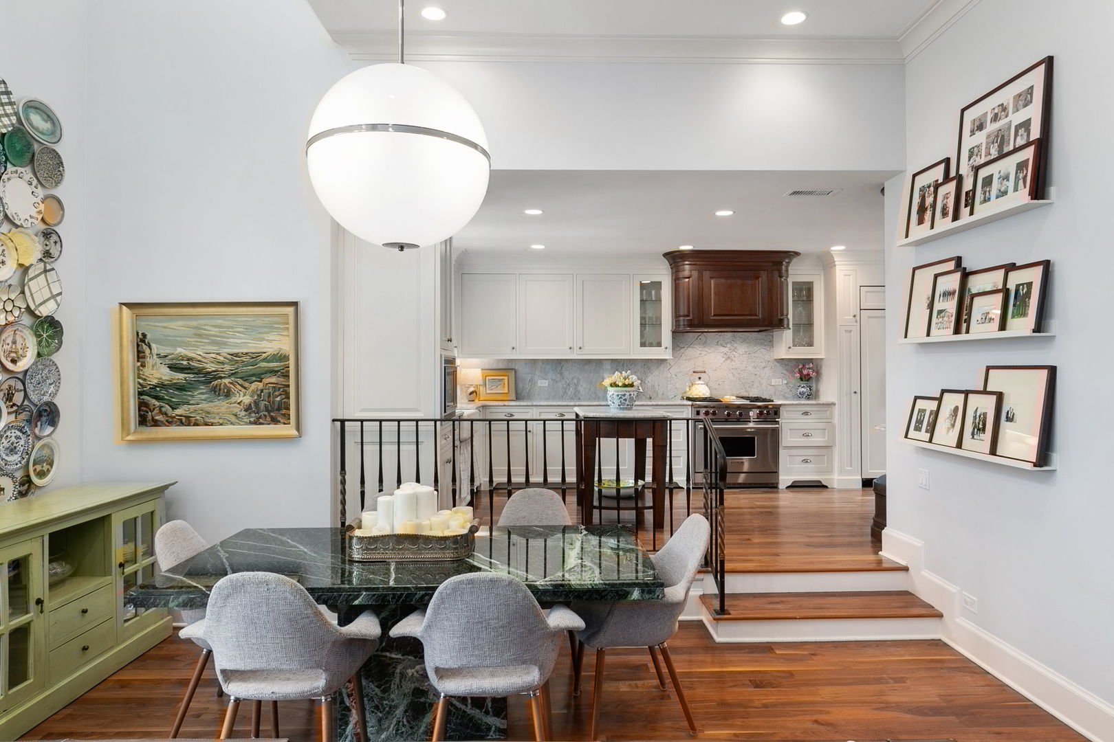 Chicago, Illinois 60614, United States, 4 Bedrooms Bedrooms, ,3 BathroomsBathrooms,Residential,Active,230721