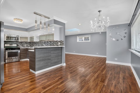 Tiny photo for 576 Dara James Road, Des Plaines, IL 60016 (MLS # 12714075)