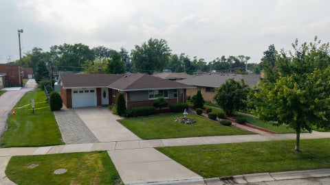 Tiny photo for 576 Dara James Road, Des Plaines, IL 60016 (MLS # 12714075)