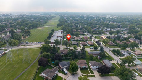 Tiny photo for 576 Dara James Road, Des Plaines, IL 60016 (MLS # 12714075)