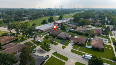 Tiny photo for 576 Dara James Road, Des Plaines, IL 60016 (MLS # 12714075)