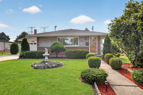 Photo of 576 Dara James Road, Des Plaines, IL 60016 (MLS # 12714075)