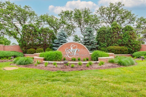 Tiny photo for 1679 N Stanwich Road, Vernon Hills, IL 60061 (MLS # 12669964)