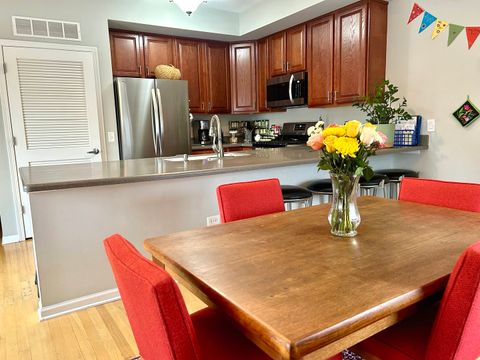 Tiny photo for 106 S Ridgeland Avenue #412, Oak Park, IL 60302 (MLS # 12568339)