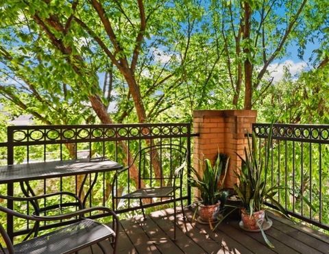 Tiny photo for 106 S Ridgeland Avenue #412, Oak Park, IL 60302 (MLS # 12568339)