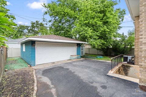 Tiny photo for 532 N Redfield Court, Park Ridge, IL 60068 (MLS # 12764986)
