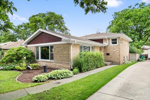 Photo of 532 N Redfield Court, Park Ridge, IL 60068 (MLS # 12764986)