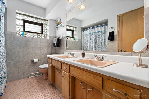 Tiny photo for 532 N Redfield Court, Park Ridge, IL 60068 (MLS # 12764986)