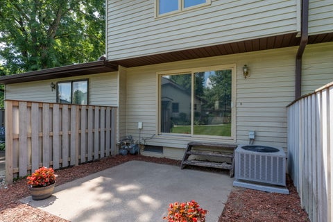 Tiny photo for 3602 Cedarwood Court, Bettendorf, IA 52722 (MLS # 12706861)