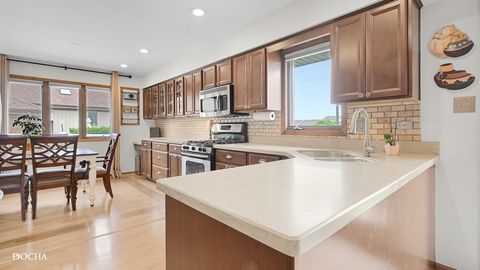 Tiny photo for 16149 Eagle Ridge Drive, Tinley Park, IL 60477 (MLS # 12651230)