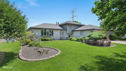 Tiny photo for 16149 Eagle Ridge Drive, Tinley Park, IL 60477 (MLS # 12651230)