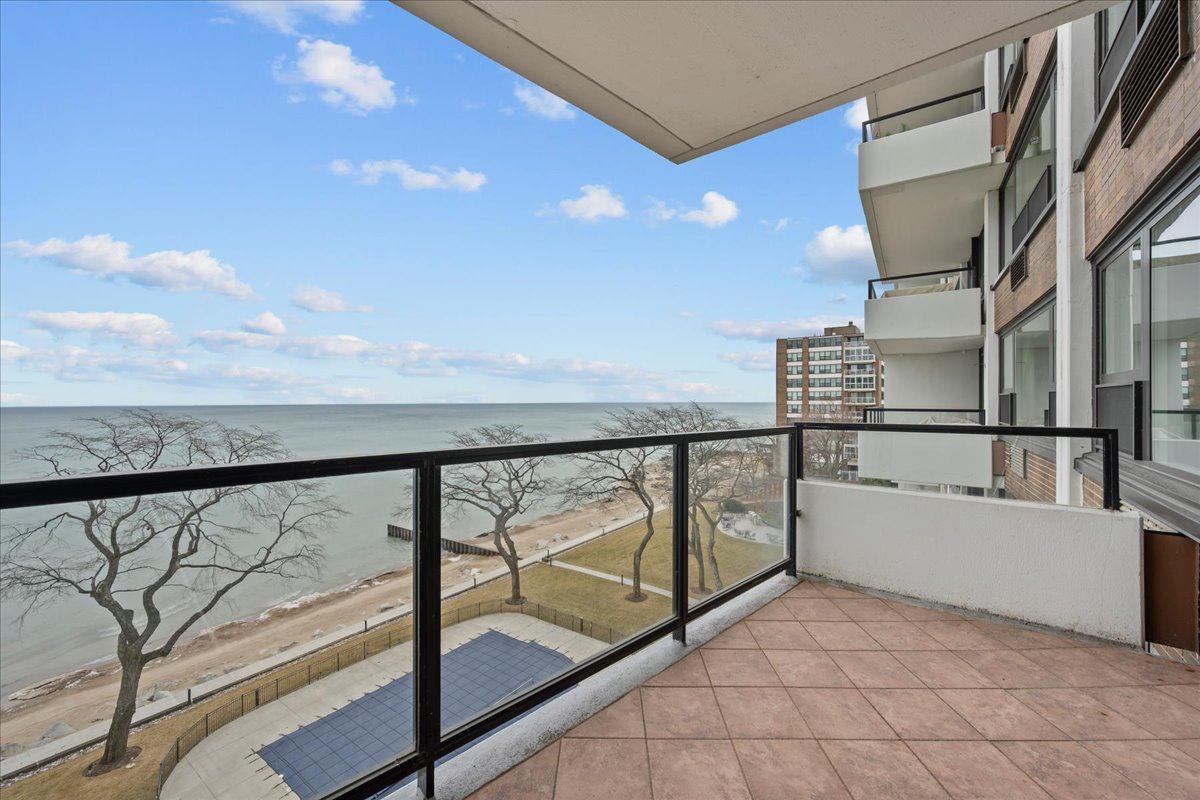 1630 Sheridan Road 6H