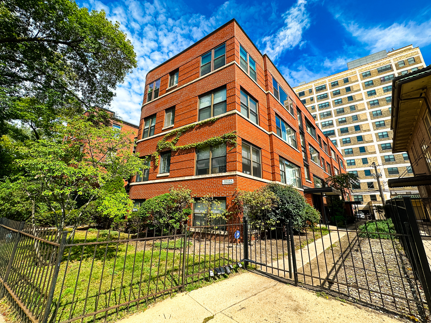 7425 N Sheridan Road GE