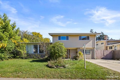 Tiny photo for 521 Michael Mnr Mnr, Glenview, IL 60025 (MLS # 12462828)