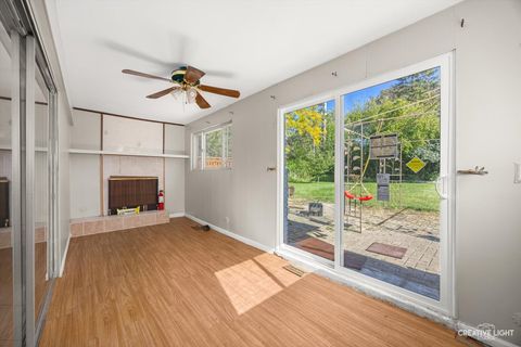 Tiny photo for 521 Michael Mnr Mnr, Glenview, IL 60025 (MLS # 12462828)