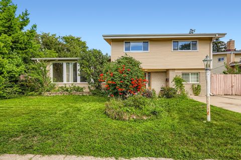 Photo of 521 Michael Mnr Mnr, Glenview, IL 60025 (MLS # 12462828)