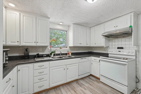 Tiny photo for 2014 Blackthorn Drive #2014, Champaign, IL 61821 (MLS # 12585189)