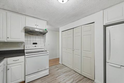 Tiny photo for 2014 Blackthorn Drive #2014, Champaign, IL 61821 (MLS # 12585189)