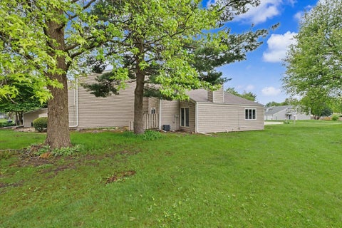 Tiny photo for 2014 Blackthorn Drive #2014, Champaign, IL 61821 (MLS # 12585189)