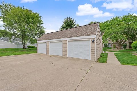 Tiny photo for 2014 Blackthorn Drive #2014, Champaign, IL 61821 (MLS # 12585189)