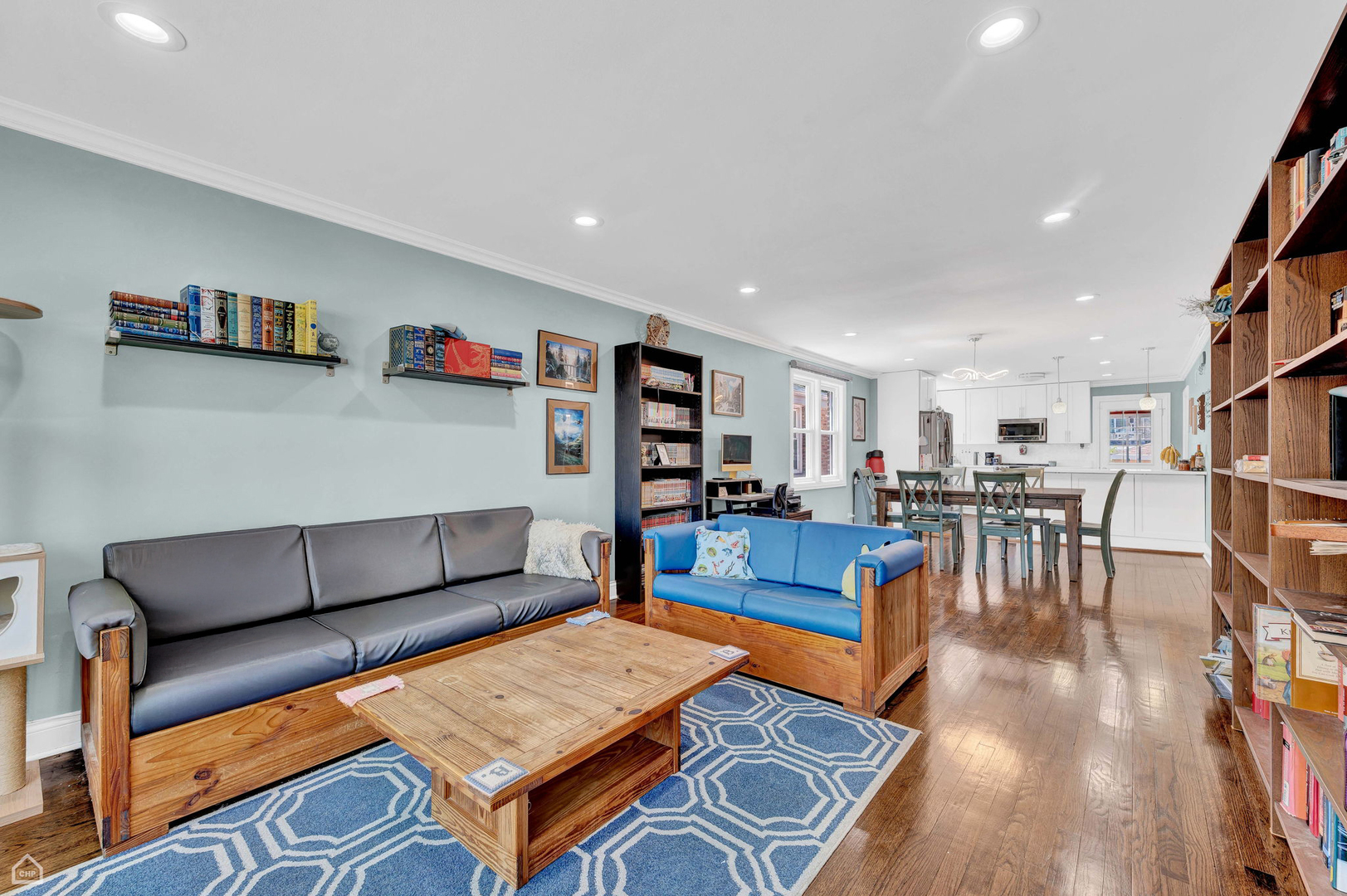 6316 N Albany Avenue