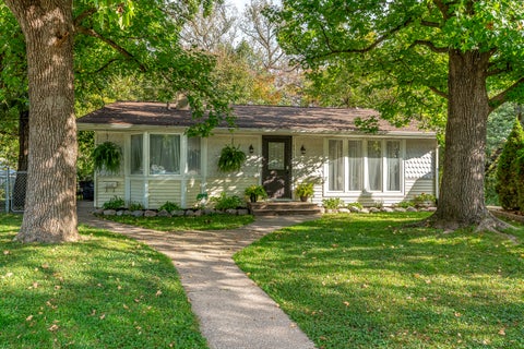 Photo of 2311 46th Street Court, Rock Island, IL 61201 (MLS # 12788661)