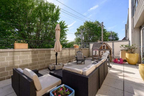 Tiny photo for 4114 N Lincoln Avenue #211, Chicago, IL 60618 (MLS # 12676784)