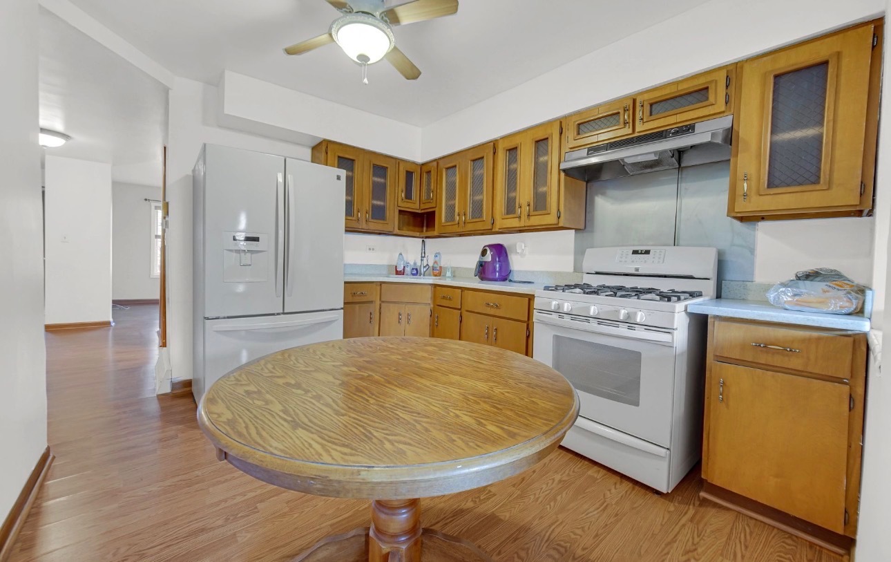 3329 S Racine Avenue