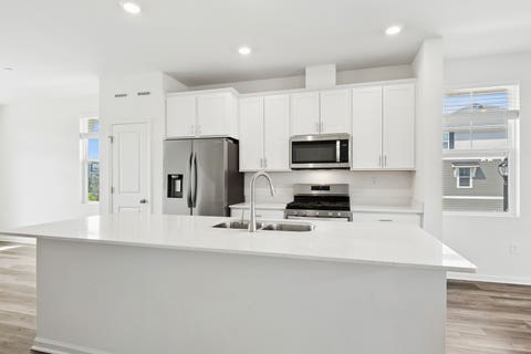 Tiny photo for 2111 Yellowstone Boulevard, Mundelein, IL 60060 (MLS # 12690572)
