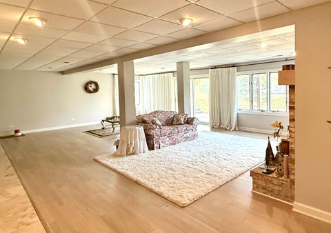 Tiny photo for 4 Greenbrier Court, Lake In The Hills, IL 60156 (MLS # 12457586)