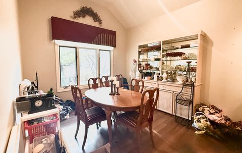 Tiny photo for 4 Greenbrier Court, Lake In The Hills, IL 60156 (MLS # 12457586)