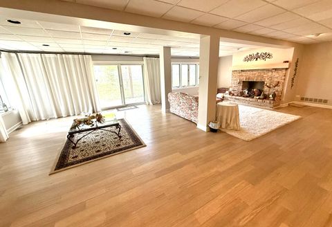 Tiny photo for 4 Greenbrier Court, Lake In The Hills, IL 60156 (MLS # 12457586)